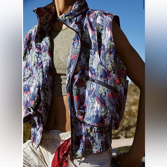 NWT FP Movement Off The Grid Printed Vest Medium Retail $118 - Picture 3 of 7